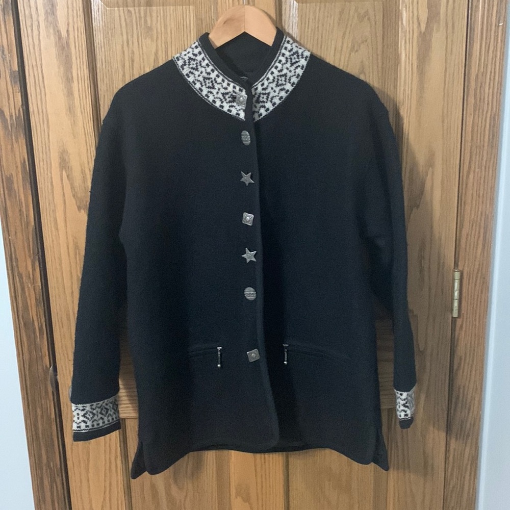 Icelandic Design Sweater lined 100% Wool Medium Black and White